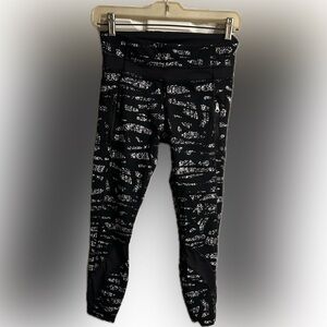 Lululemon Inspire Tight II Graf Black & White - size 4